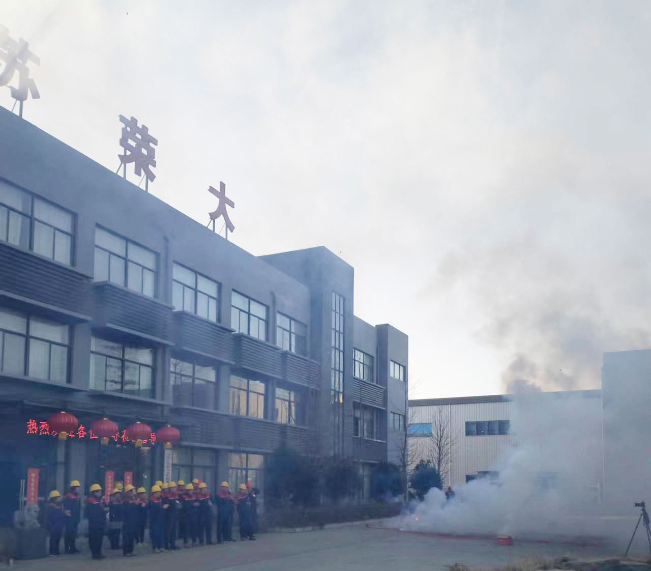 開工大吉|榮大公交站臺(tái)廠家,元?dú)鉂M滿開啟新征程配圖一