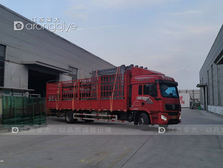 廣東不銹鋼公交站臺(tái)成功發(fā)貨圖一