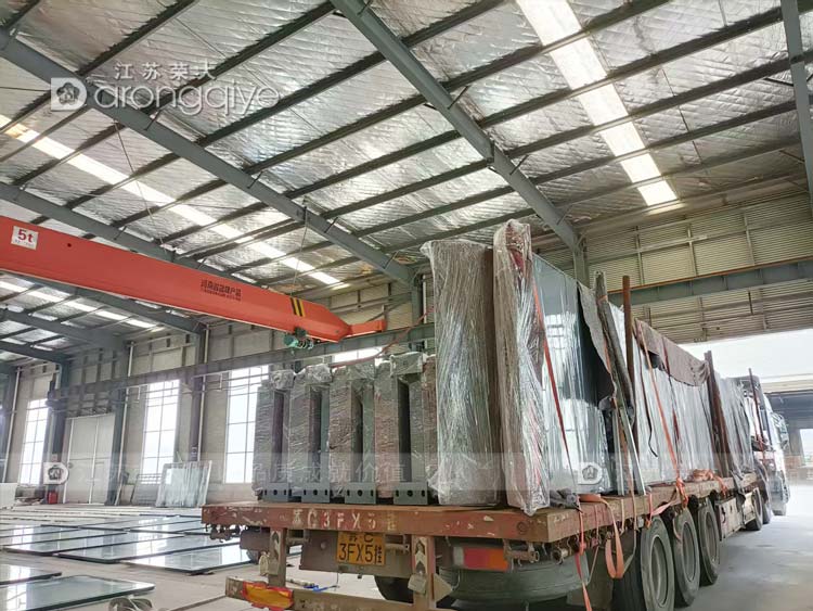 安徽智慧候車亭正在裝車